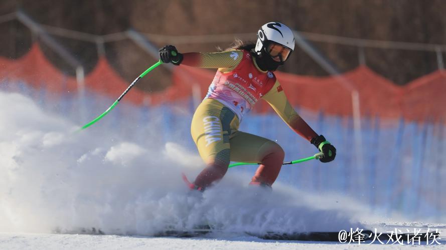 2025—2026赛季全国高山滑雪锦标赛在内蒙古火热进行 2025—2026赛季全国高山滑雪锦标赛在内蒙古火热进行