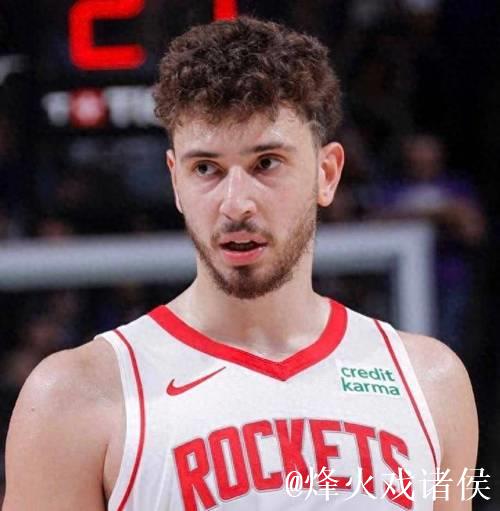 火箭中锋申京挺身而出，关键时刻迷失方向，应该学会信赖队友